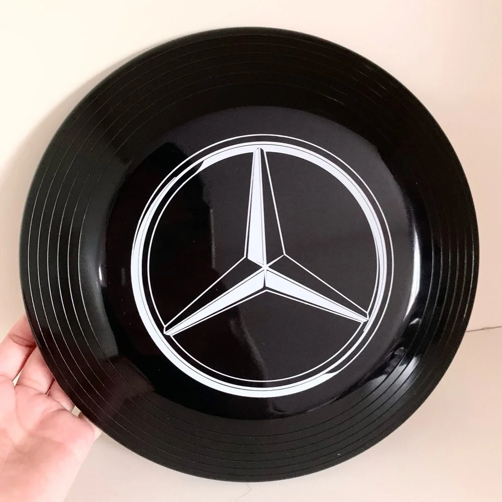 Hold Mercedes Benz frisbee
